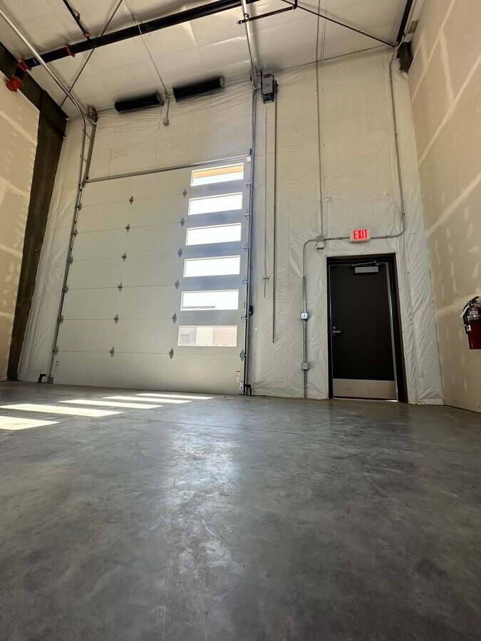 13833 E Briarwood Ave, Centennial, CO 80112 - Unit B6 - - Interior Photo - Image 1 of 14