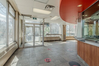 6555 Ch De La Côte-Des-Neiges, Montréal, QC for lease Building Photo- Image 2 of 6