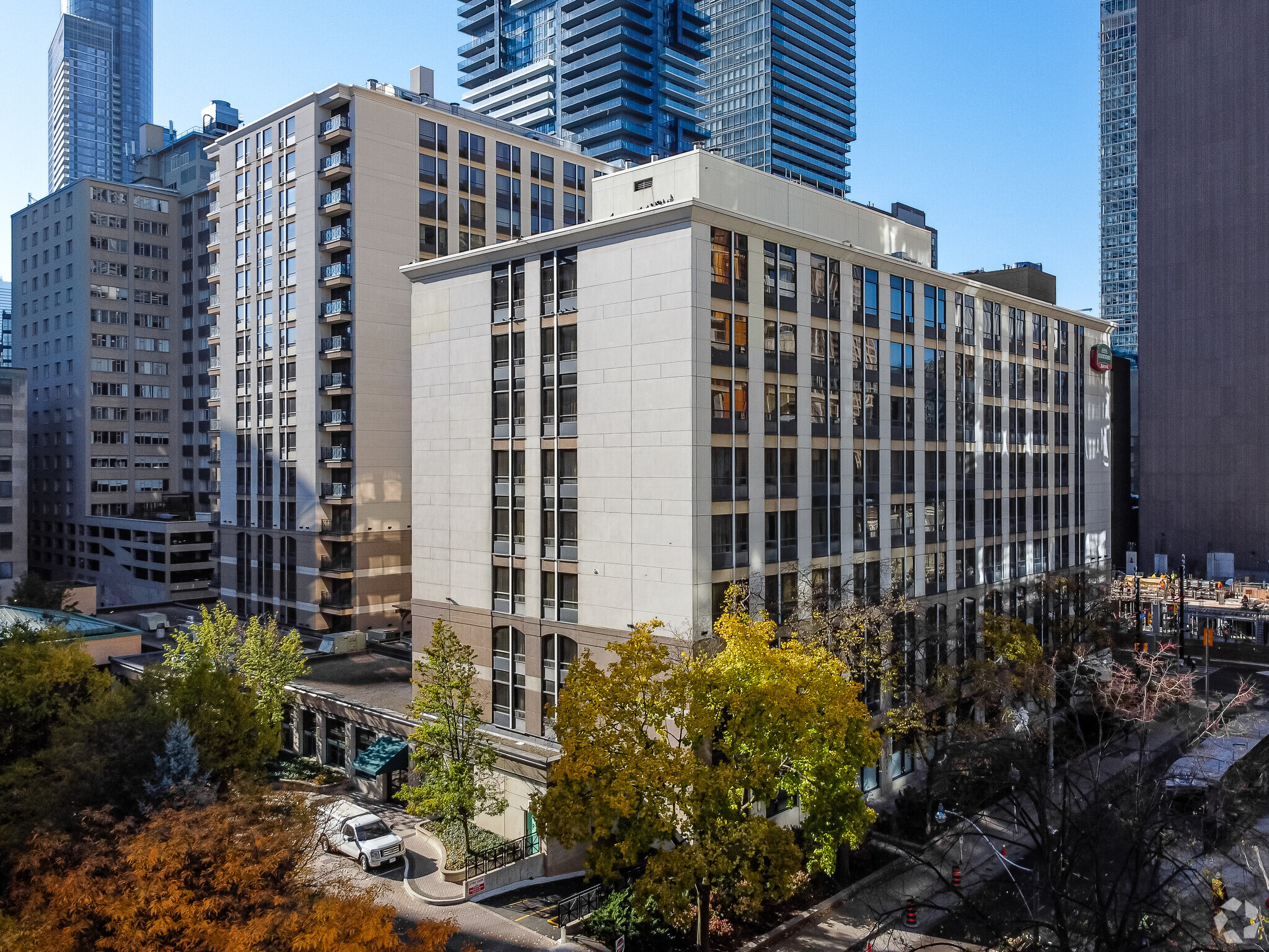 475 Yonge St, Toronto, ON for sale Primary Photo- Image 1 of 1