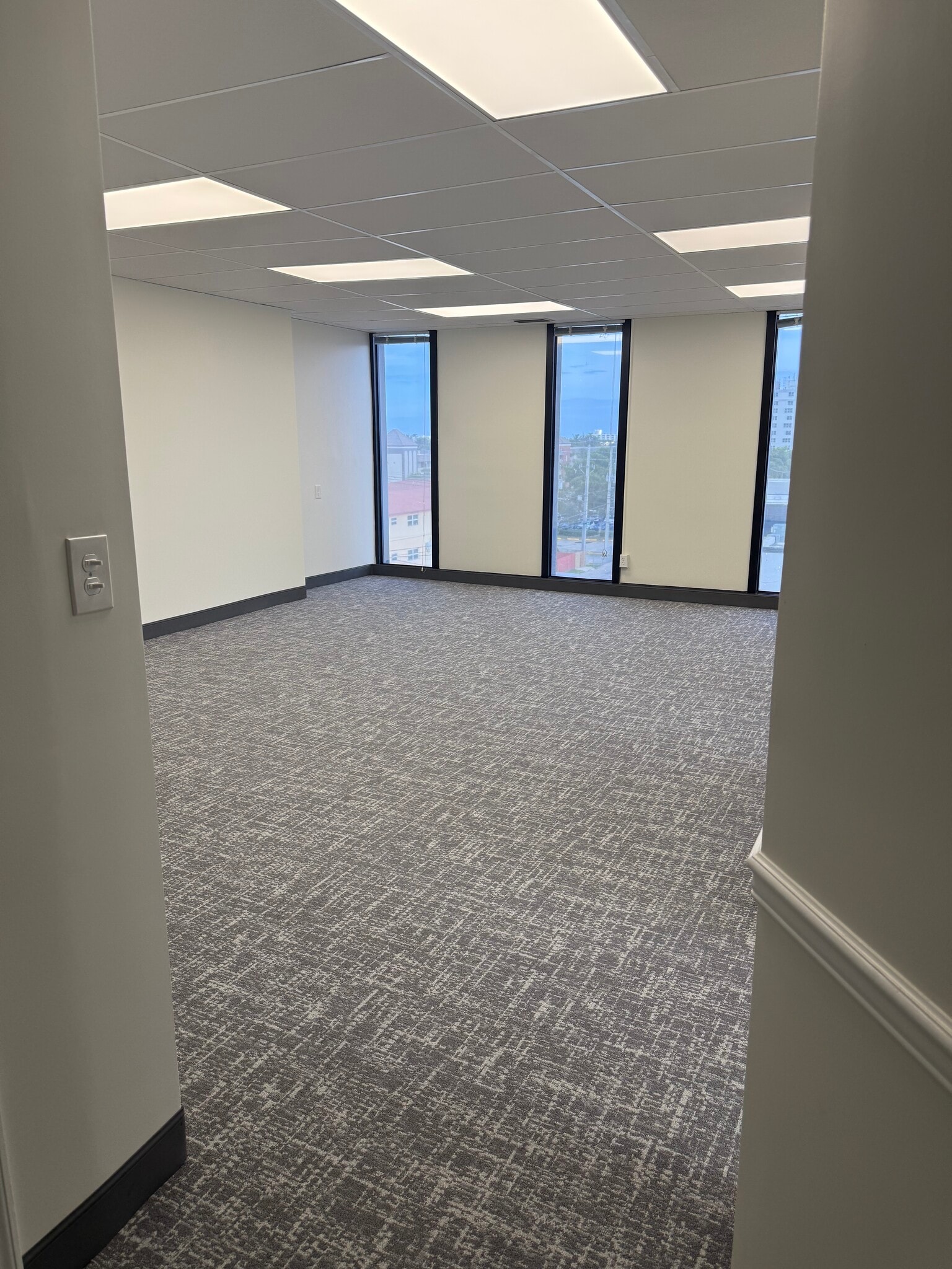 2929 E Commercial Blvd, Fort Lauderdale, FL for lease Interior Photo- Image 1 of 8