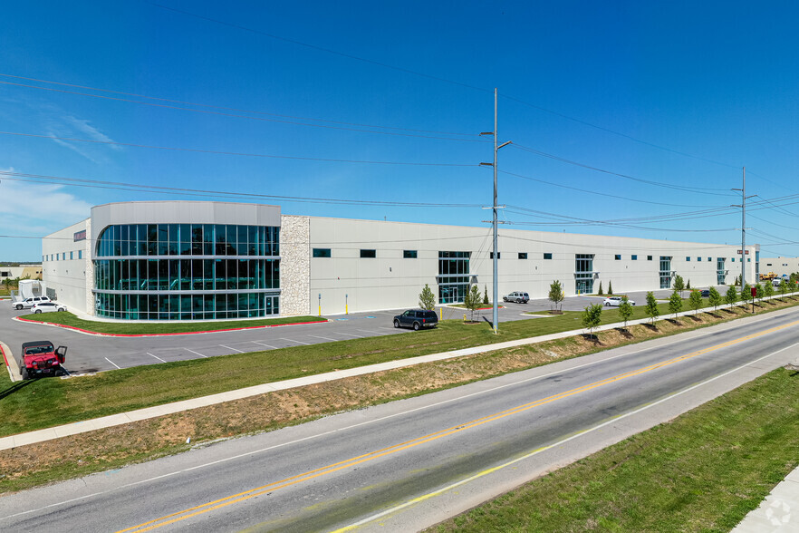 5300 SW Regional Airport Blvd, Bentonville, AR for sale - Building Photo - Image 1 of 1