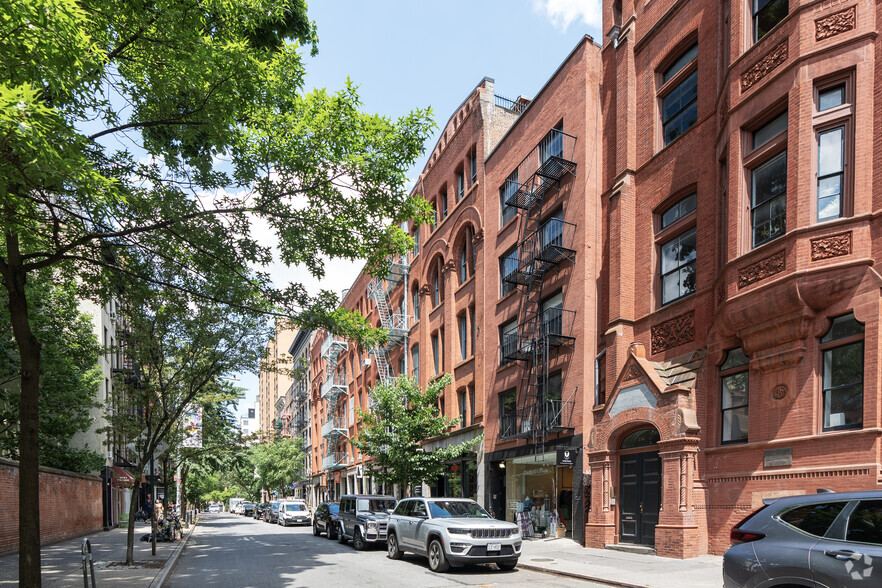 262-272 Mott St, New York, NY for lease - Primary Photo - Image 1 of 5