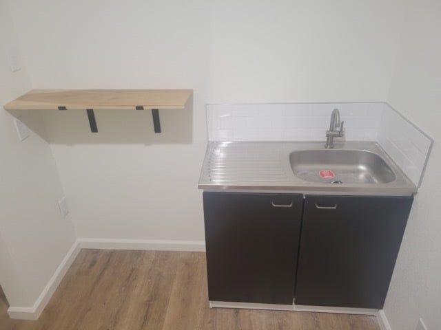 323 E San Joaquin Ave, Tulare, CA for lease - Building Photo - Image 3 of 11