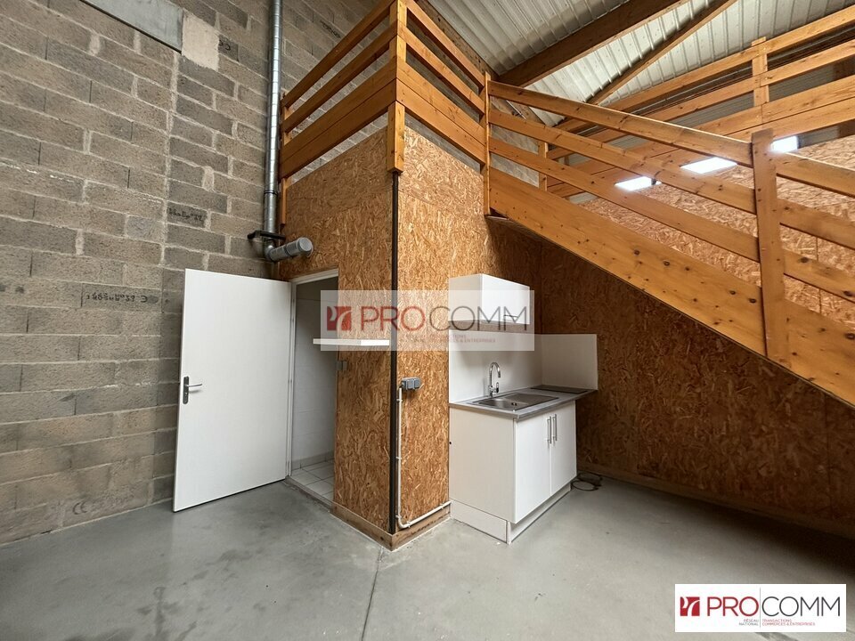 Flex in Chartres for lease Interior Photo- Image 1 of 12