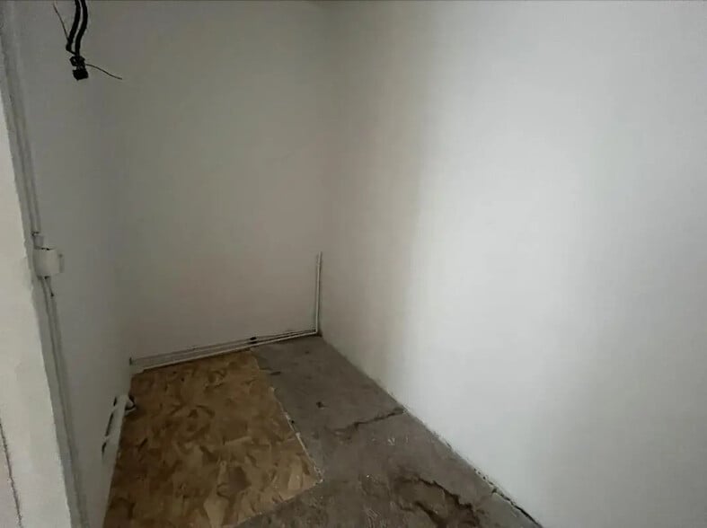 Retail in Le Havre for lease - Interior Photo - Image 3 of 4