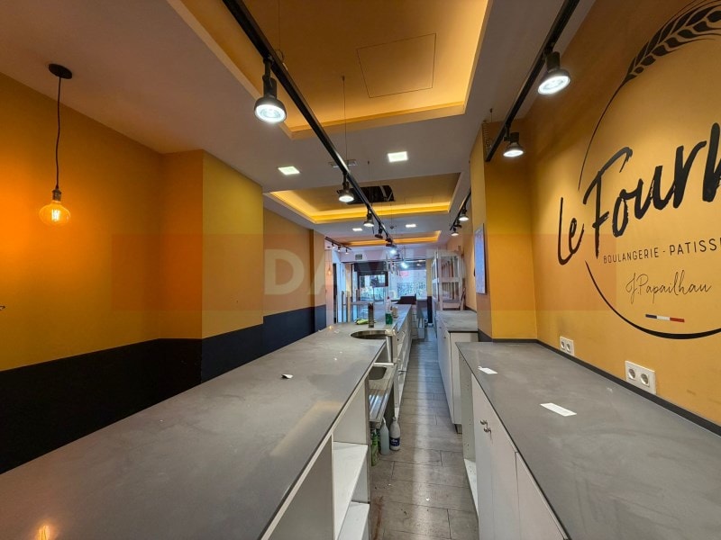 Retail in L'Hospitalet de Llobregat, Barcelona for lease Interior Photo- Image 1 of 12