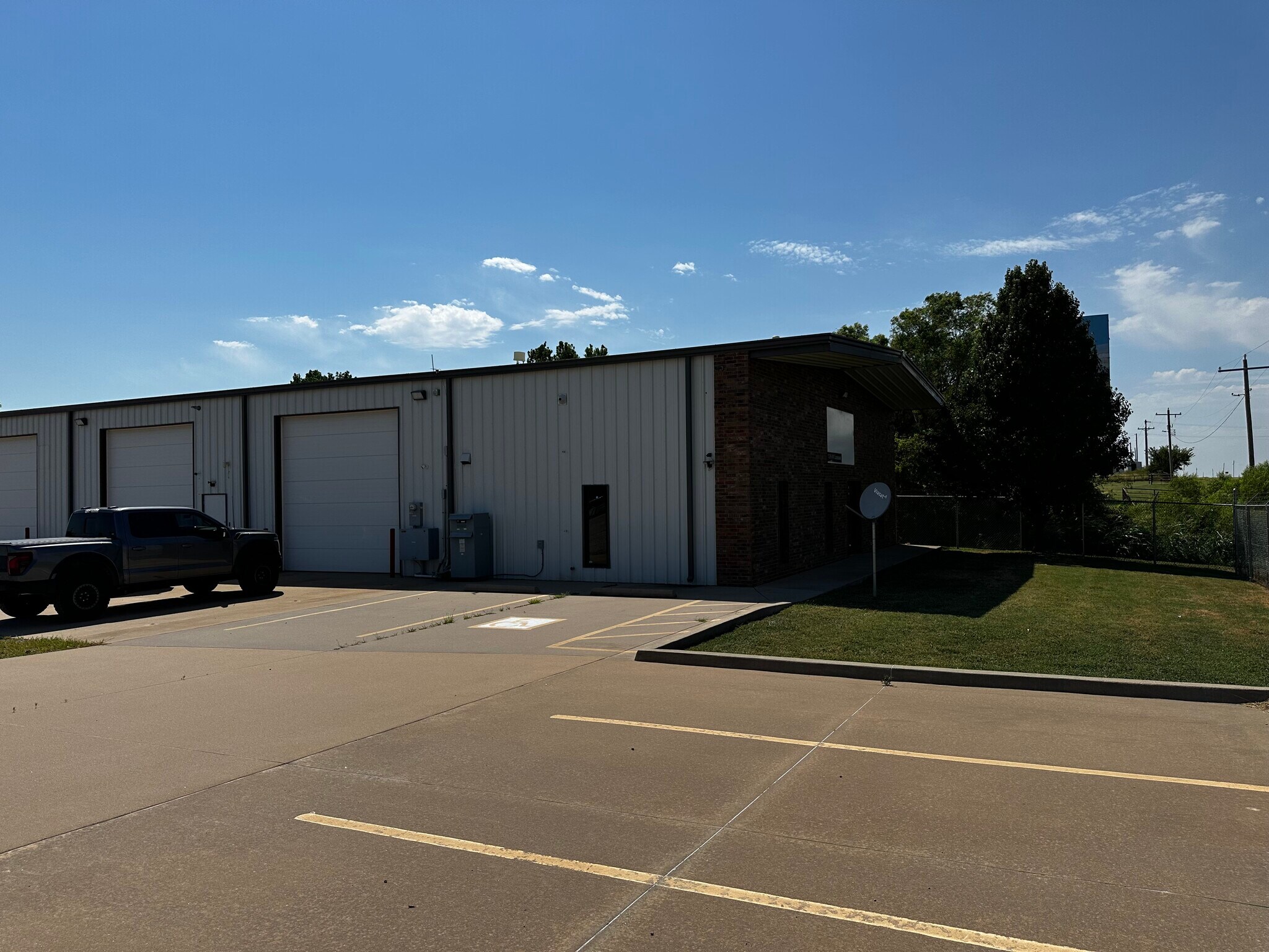 15266 NW Expressway, Piedmont, OK for lease Primary Photo- Image 1 of 2