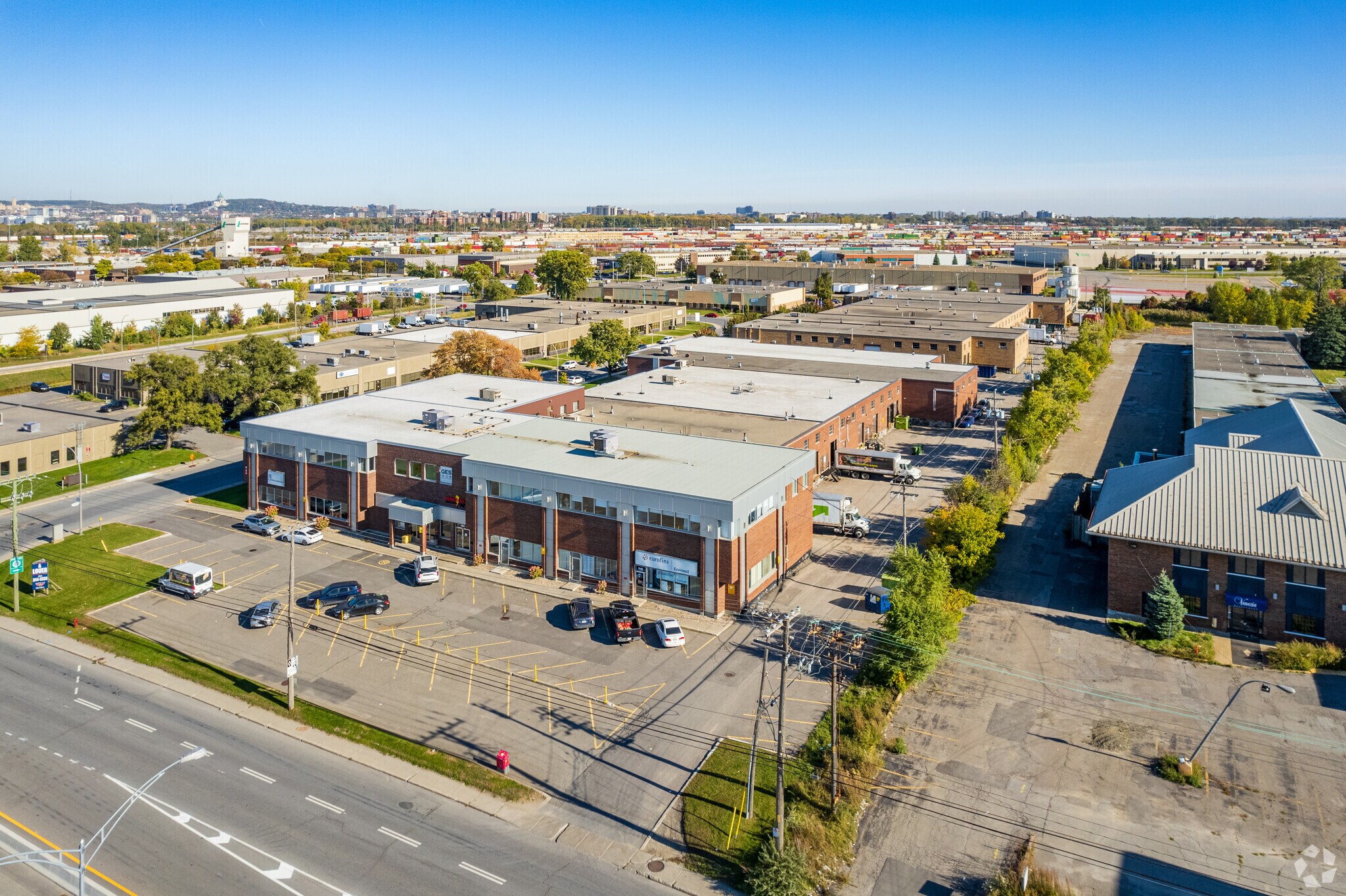 70007012 Ch De La CôteDeLiesse, Montréal, QC H4T 1E7 Office for
