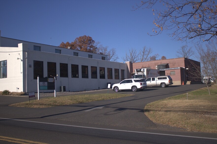 857-859 Main St, Harleysville, PA for lease - Building Photo - Image 1 of 3