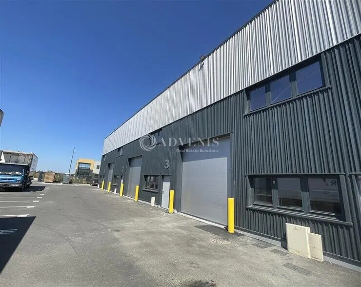 Flex in Le Mesnil-Amelot for lease - Building Photo - Image 2 of 8