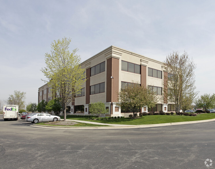 2580 Foxfield Rd, St Charles, IL for lease - Building Photo - Image 1 of 3