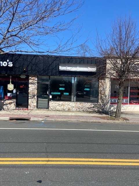 75-77 W Main St, East Islip, NY for lease Building Photo- Image 1 of 4
