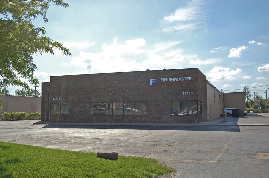 33733-33753 Groesbeck Hwy, Fraser, MI for lease - Primary Photo - Image 1 of 5