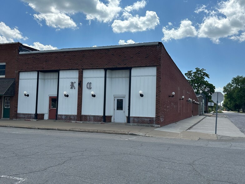 23 N Clinton St, Albia, IA for sale - Primary Photo - Image 1 of 1