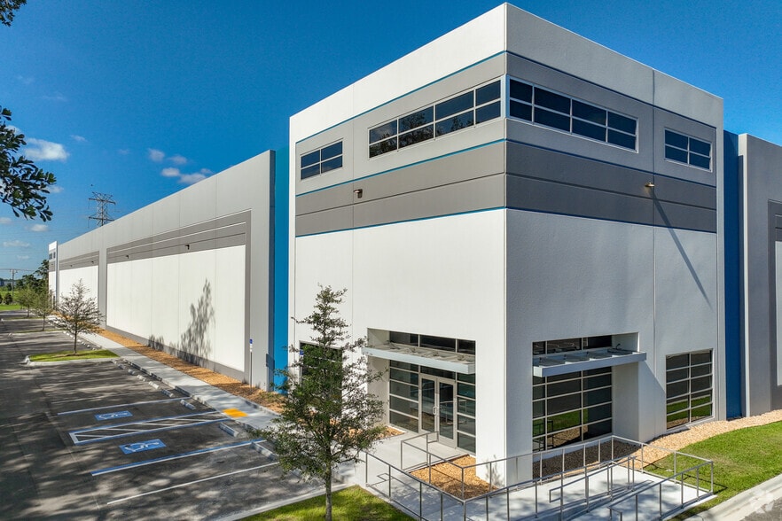 7918 Harney Rd, Tampa, FL for lease - Building Photo - Image 3 of 5