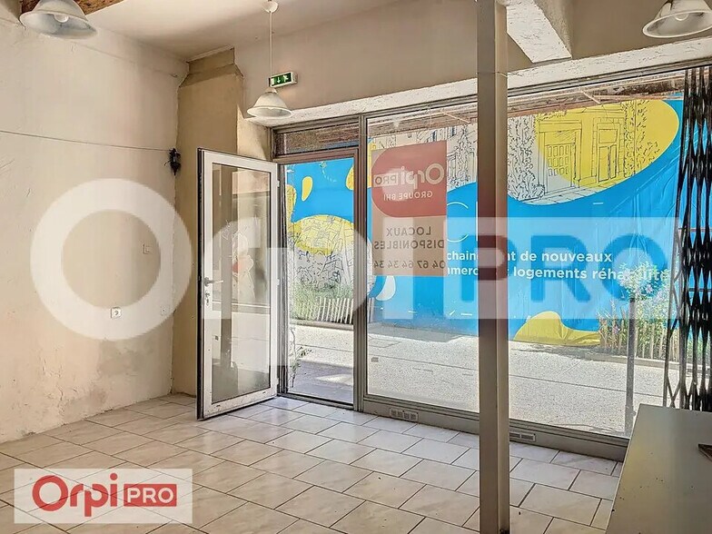 Retail in Lunel for lease - Interior Photo - Image 1 of 10