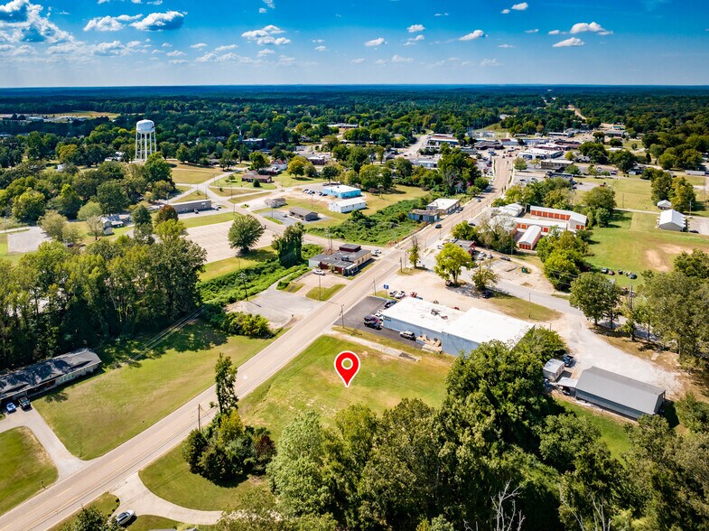 297 E Main St, Parsons, TN 38363 297 E Main Street Parsons, TN