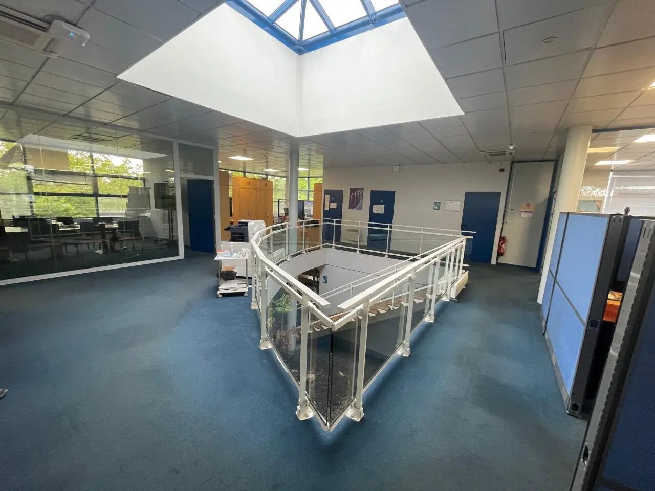 Office in Vigny for lease Interior Photo- Image 1 of 8