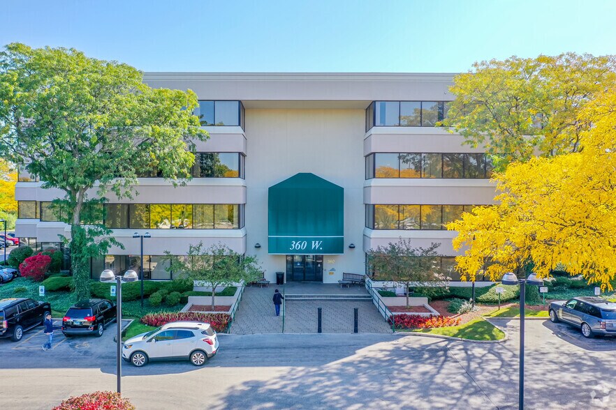 360 W Butterfield Rd, Elmhurst, IL for lease - Building Photo - Image 2 of 12
