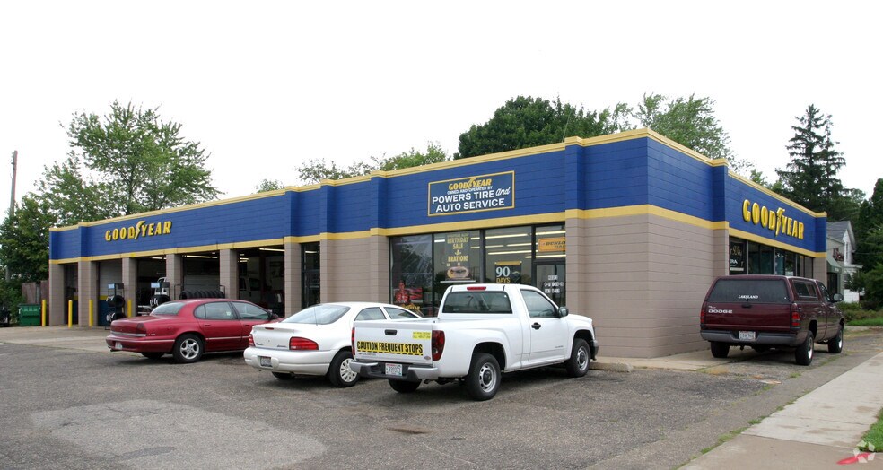 2 Madison Ave, Fort Atkinson, WI for sale - Primary Photo - Image 1 of 1
