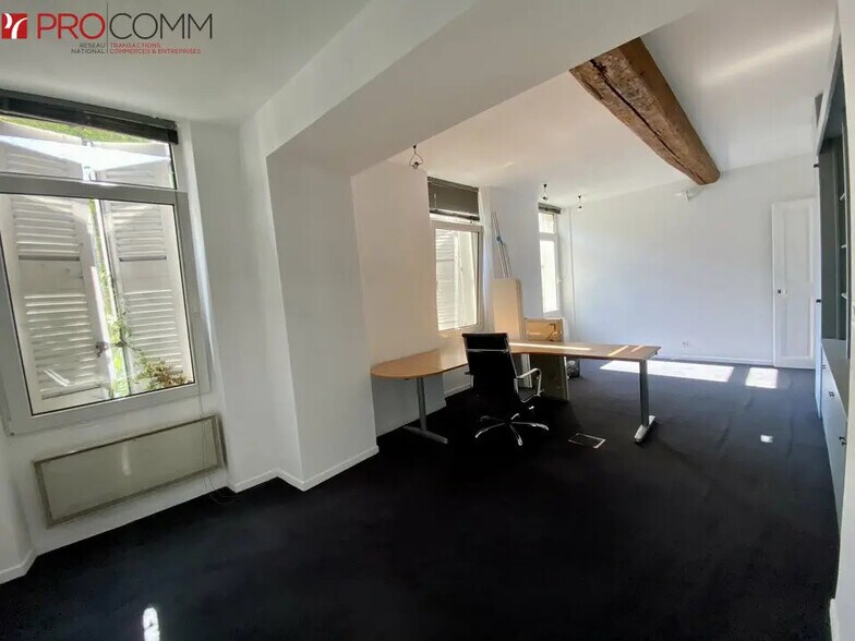 Office in Avignon for lease - Building Photo - Image 2 of 6