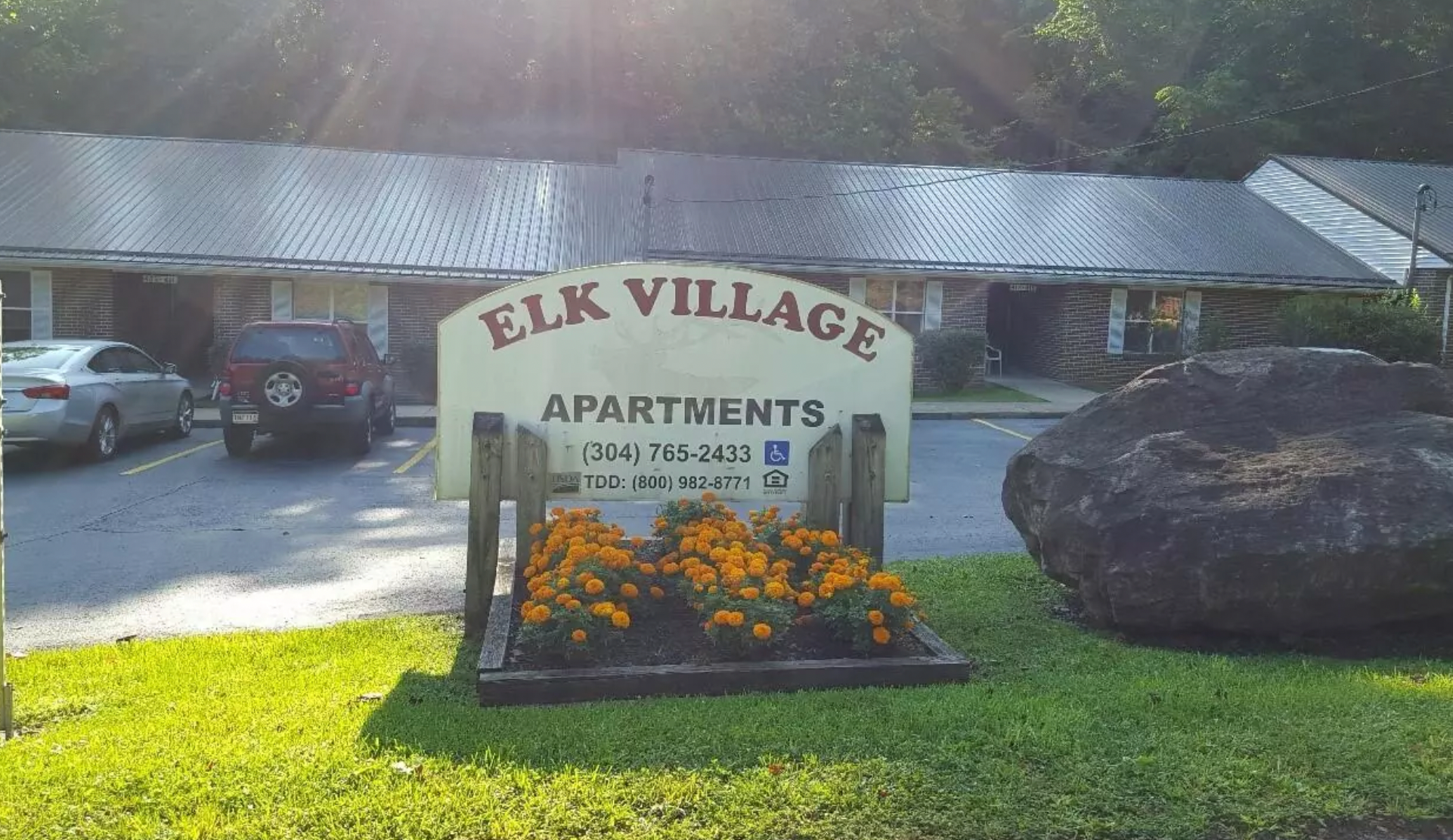 185 Elk Village Dr, Elkview, WV for sale Primary Photo- Image 1 of 1