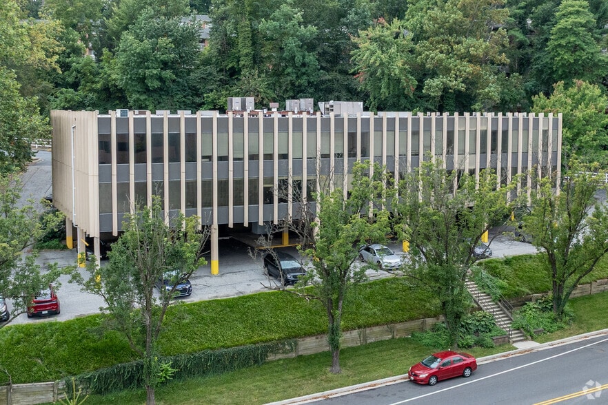 1107 Kenilworth Dr, Towson, MD for lease - Building Photo - Image 2 of 4