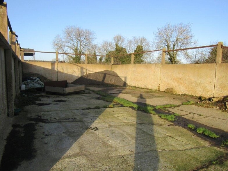 West St, Steeple Claydon for lease - Primary Photo - Image 1 of 2