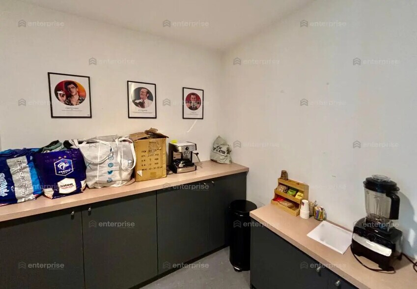 Office in Amiens for lease - Interior Photo - Image 3 of 4