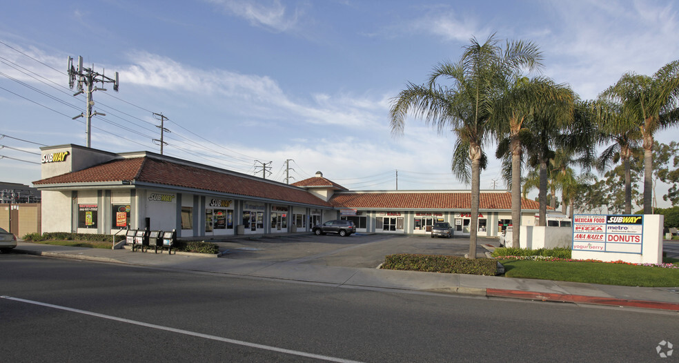 1051110535 Los Alamitos Blvd, Los Alamitos, CA, 90720  Retail Space