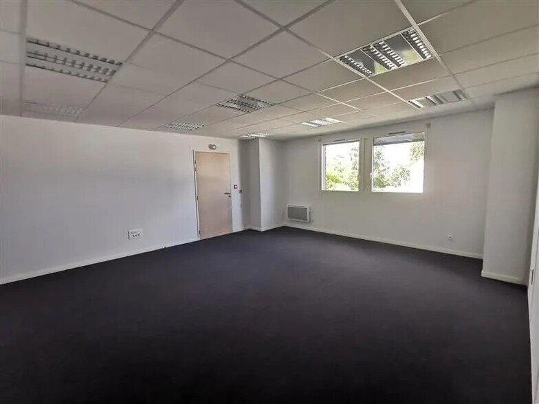 Office in Saint-Brieuc for lease - Interior Photo - Image 1 of 9