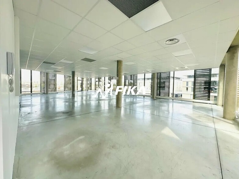 Office in Mérignac for lease - Interior Photo - Image 2 of 8