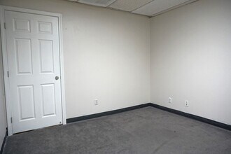 639 S Glenwood Pl, Burbank, CA for lease Building Photo- Image 2 of 13