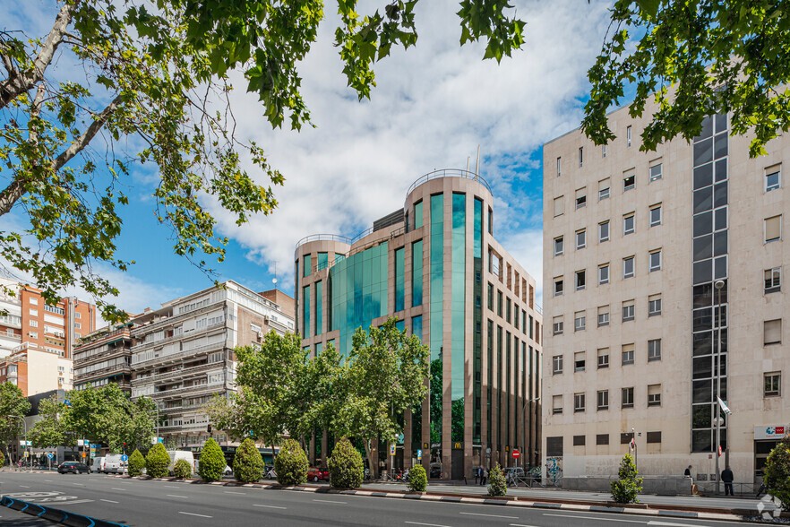 Calle De Francisco Silvela, 42, Madrid, Madrid for lease - Building Photo - Image 3 of 17