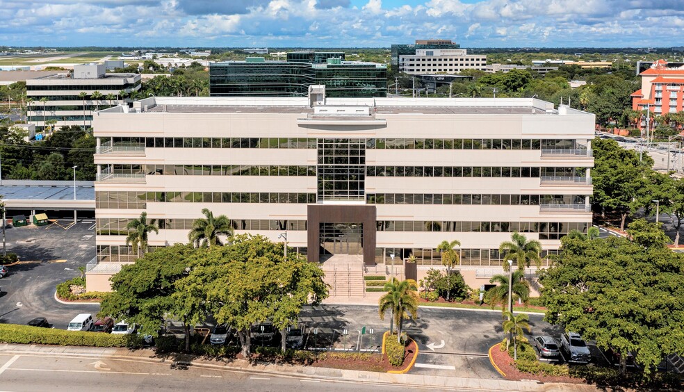 200 W Cypress Creek Rd, Fort Lauderdale, FL for lease - Building Photo - Image 1 of 2