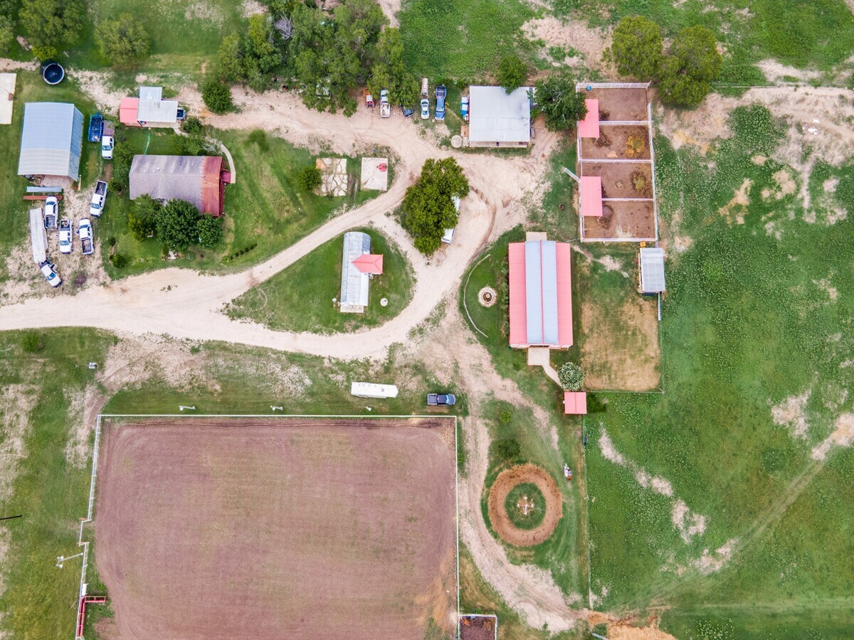 4754 Rakowitz Rd, Adkins, TX 78101