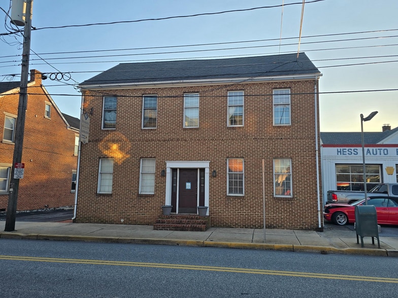 108-110 S Main St, Manheim, PA for sale - Primary Photo - Image 1 of 11