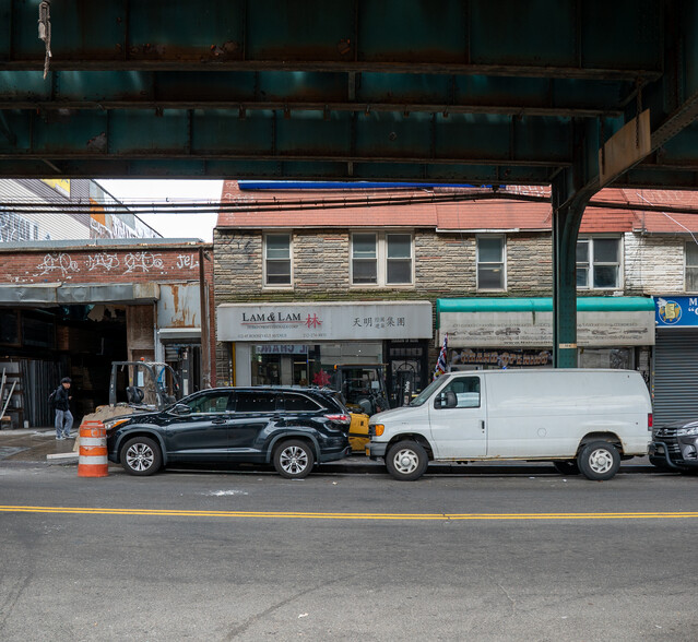 112-45 Roosevelt Ave, Corona, NY for sale - Primary Photo - Image 1 of 12