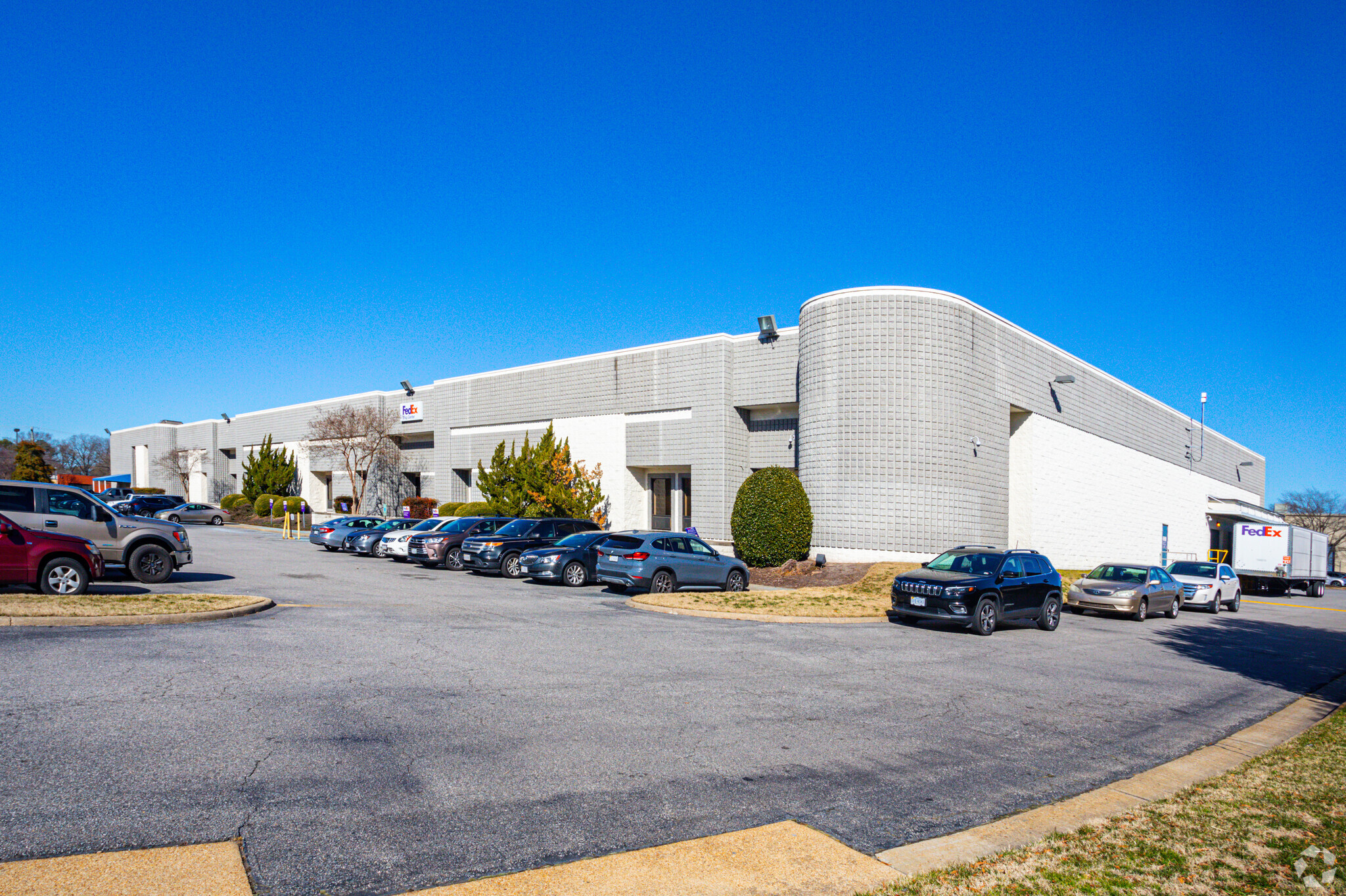 5425 Robin Hood Rd, Norfolk, VA for lease Primary Photo- Image 1 of 12