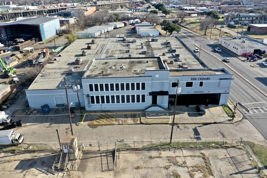 2102 S Cesar Chavez Expy, Dallas, TX for lease - Building Photo - Image 3 of 6