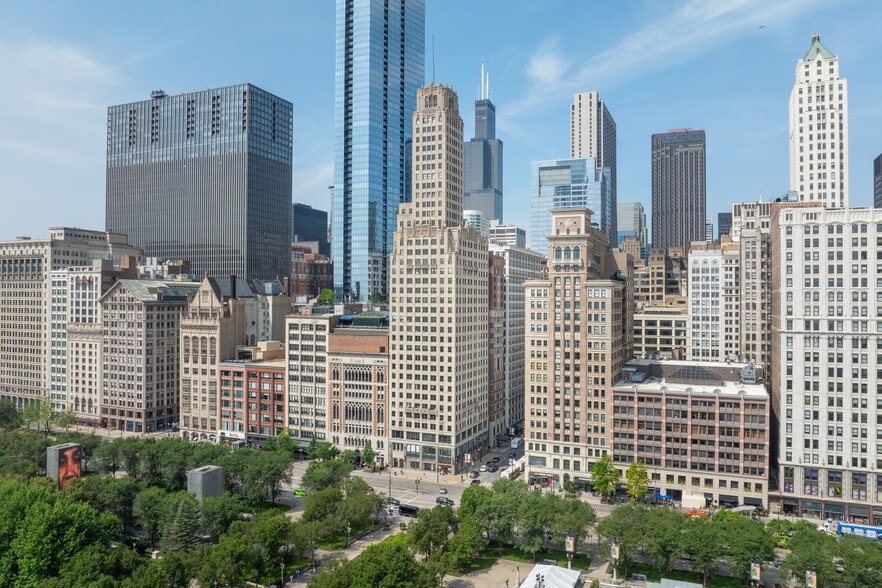 8 S Michigan - Convenience Store