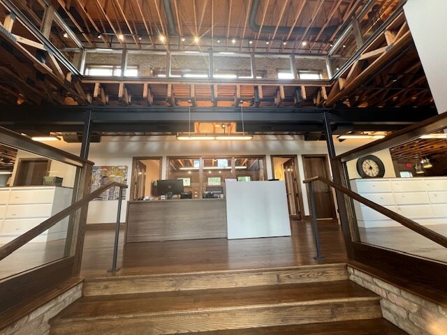 220 N River St, East Dundee, IL for sale - Interior Photo - Image 3 of 41