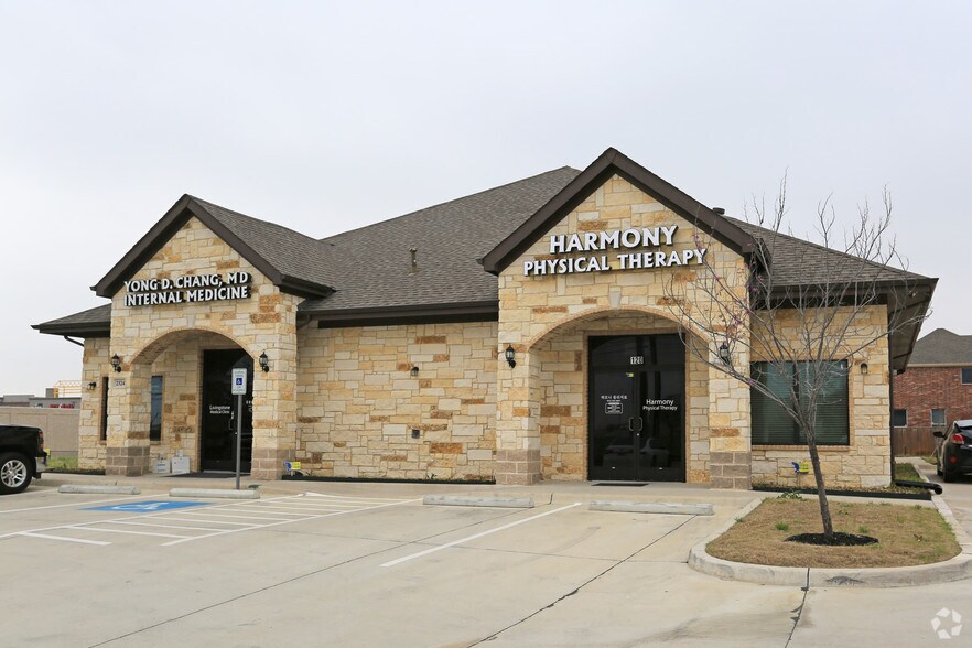 2324 Old Denton Rd, Carrollton, TX 75006