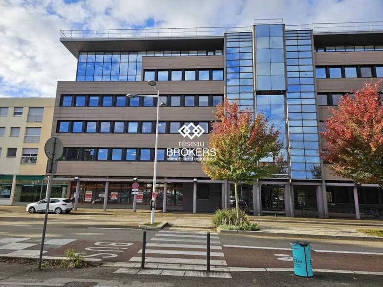 Office in Bourg-en-Bresse for lease - Building Photo - Image 1 of 6