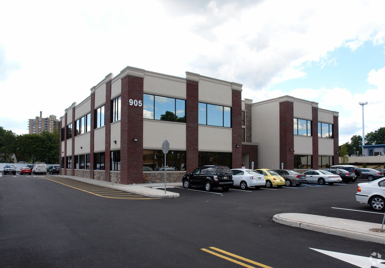 905 Allwood Rd, Clifton, NJ 07012