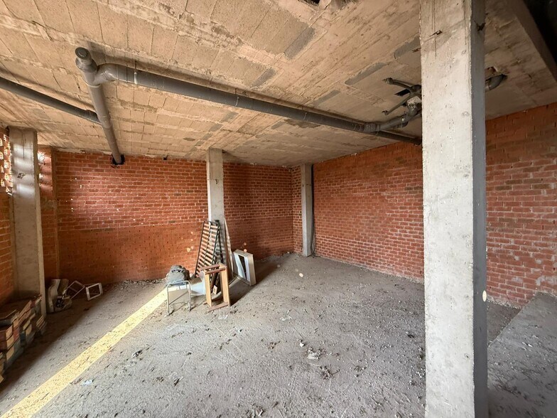 Retail in Cáceres, Cáceres for lease - Building Photo - Image 2 of 5