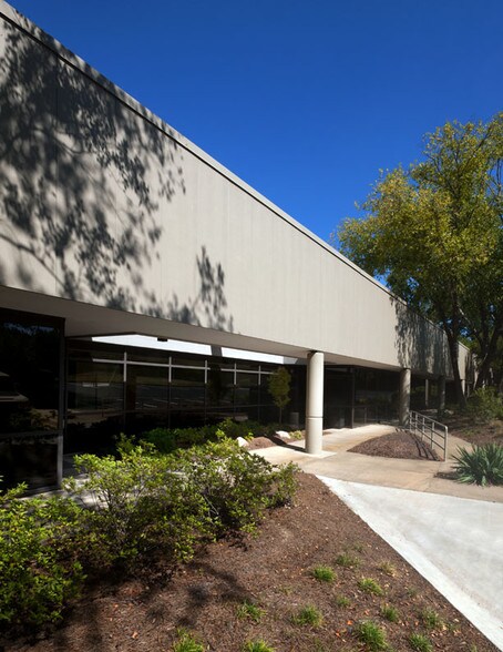 445 Atlanta South Pky, Atlanta, GA for sale - Building Photo - Image 2 of 13