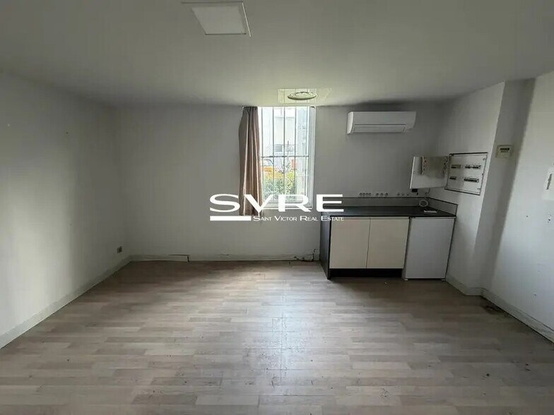 Flex in Vitrolles for lease - Interior Photo - Image 3 of 4