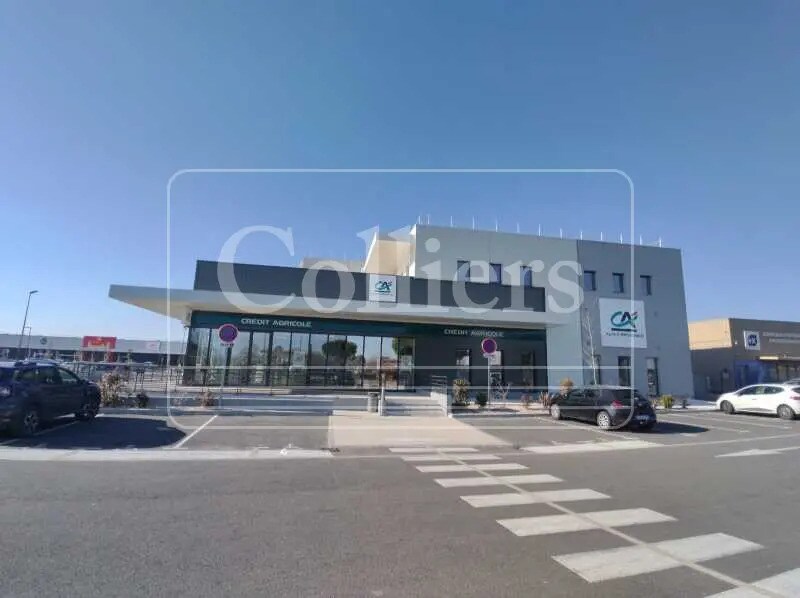 828 Route D'Aix, Pertuis for lease Building Photo- Image 1 of 9