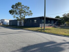 562 S 25th St, Saint Petersburg FL - Warehouse